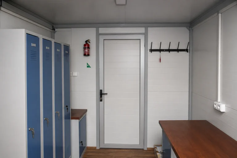 Vybavení šatní stavební buňky